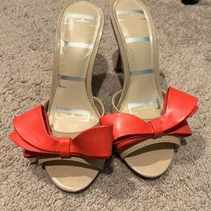 Preowned bow sandals by Elle. Size 5.5